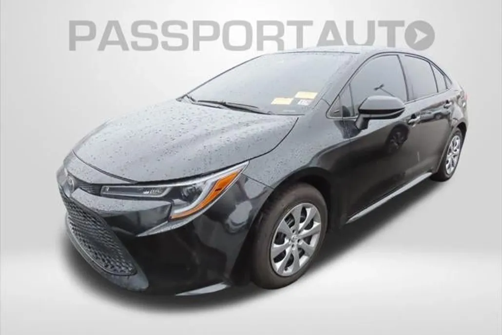 2021 Toyota Corolla LE photo 1
