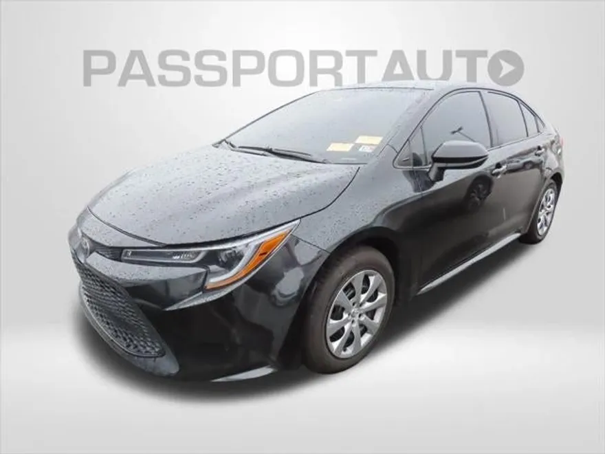 2021 Toyota Corolla LE photo 1