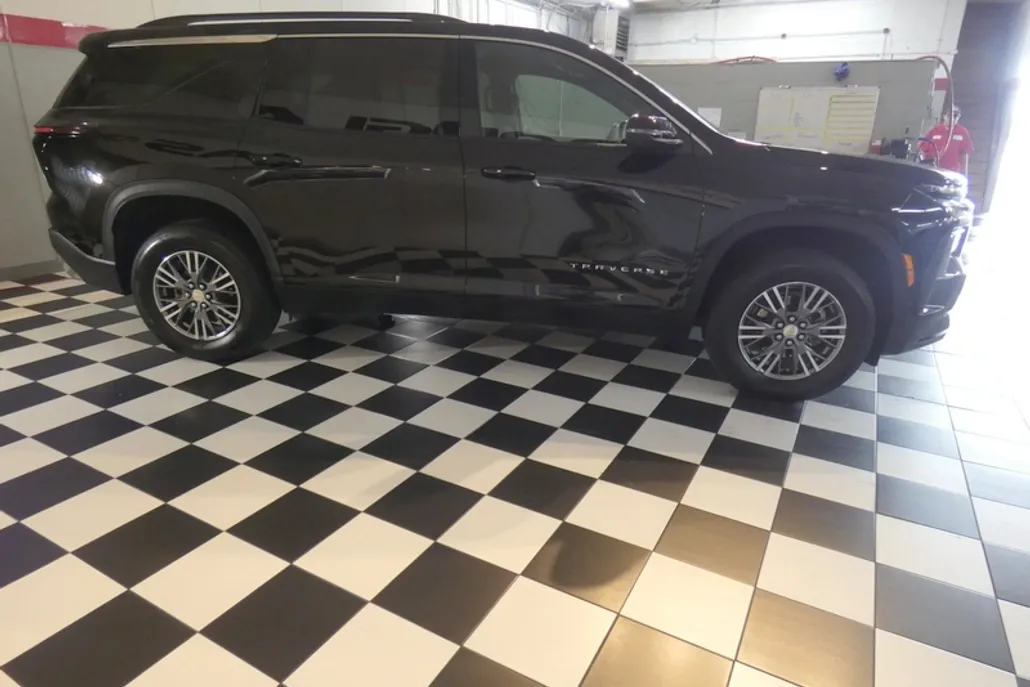 2025 Chevrolet Traverse 1LT photo 1