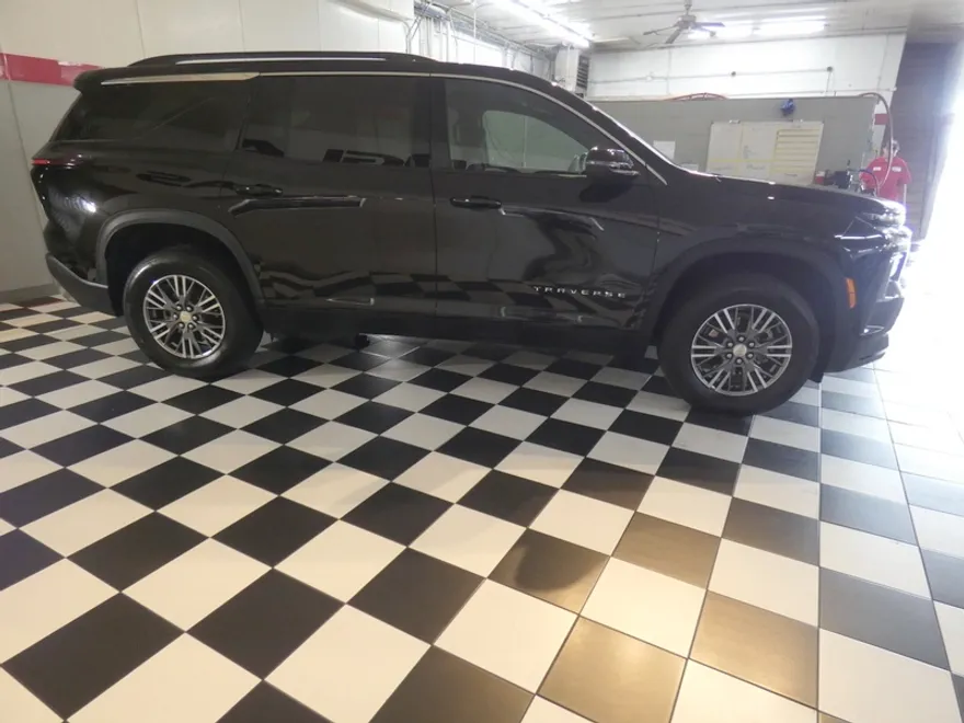 2025 Chevrolet Traverse 1LT photo 1