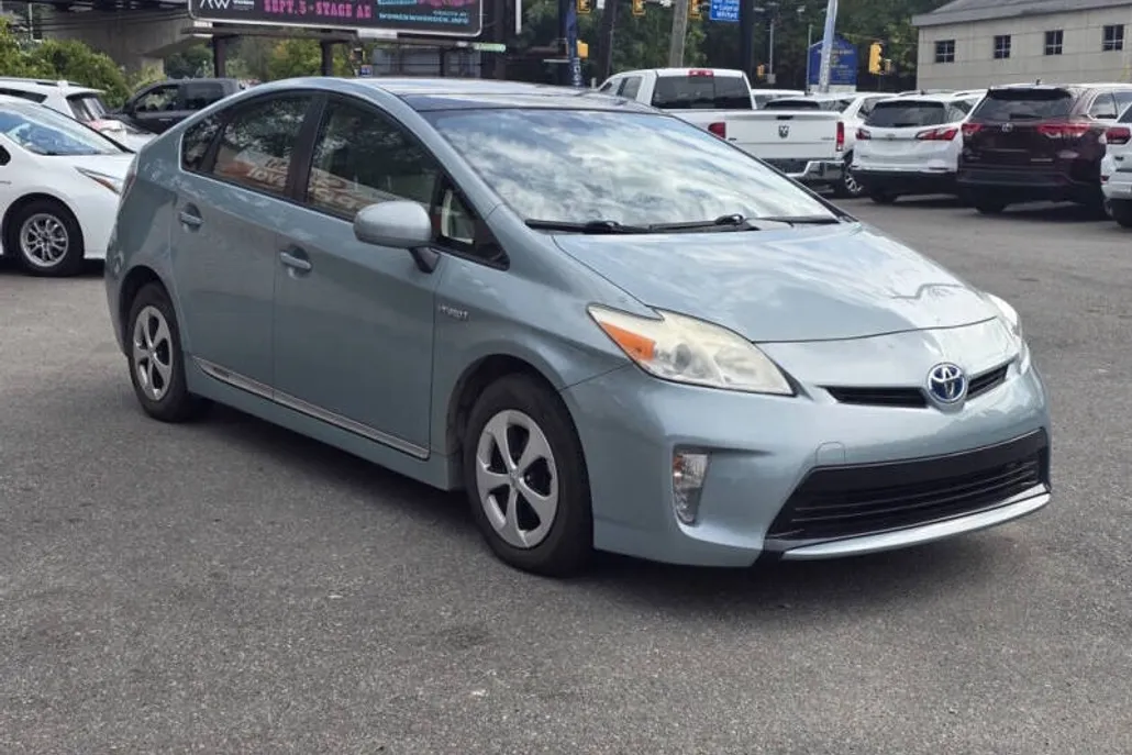 2013 Toyota Prius photo 1