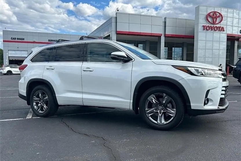 2019 Toyota Highlander Limited Platinum photo 1