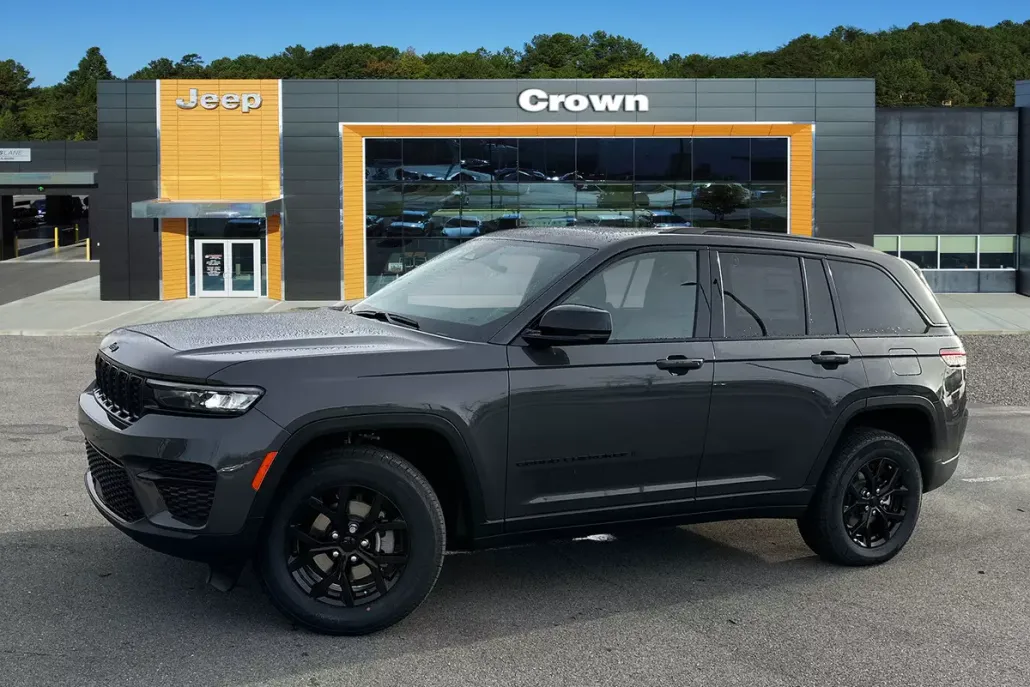 2025 Jeep Grand Cherokee Laredo Altitude X photo 1