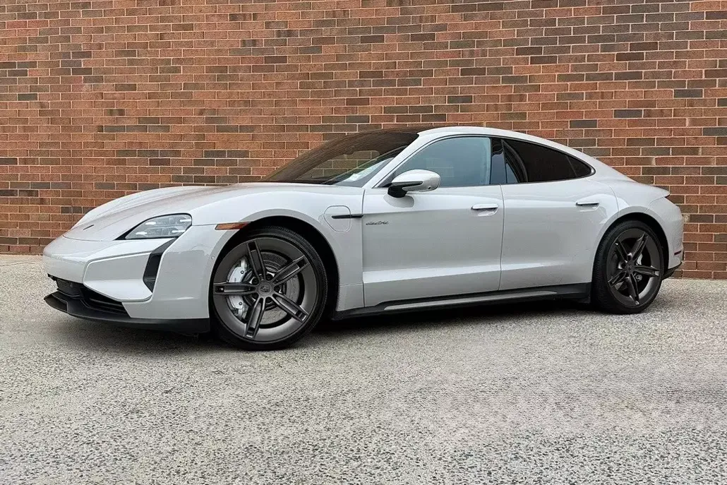 2025 Porsche Taycan Turbo photo 1