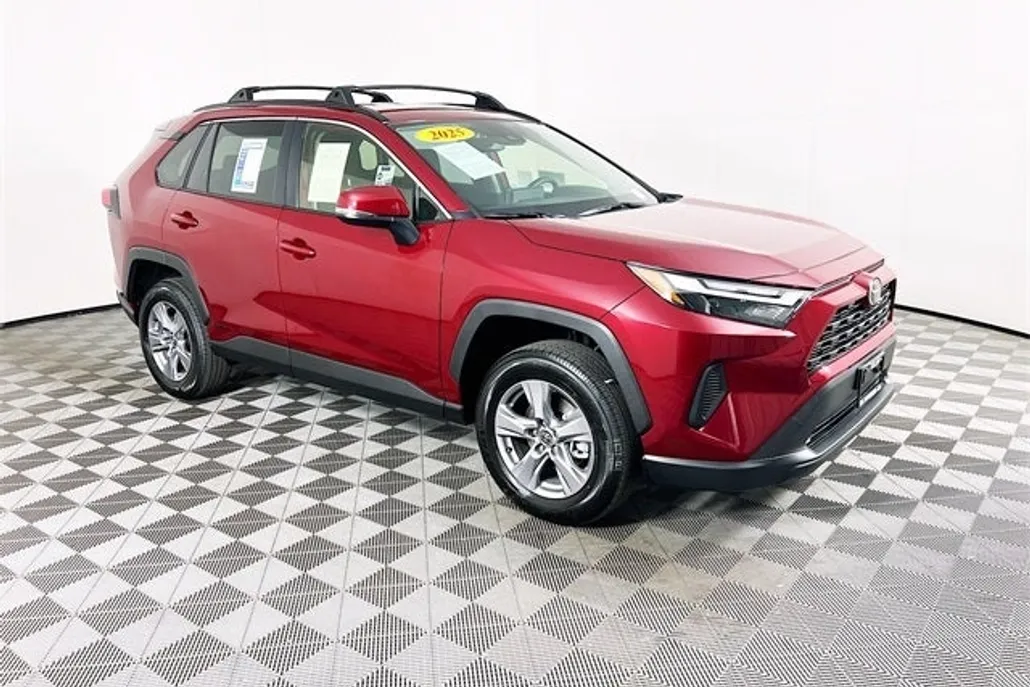 2025 Toyota RAV4 Hybrid LE photo 1