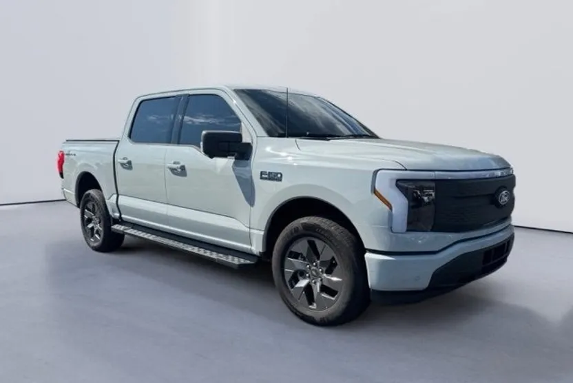 2024 Ford F-150 Lightning photo 1