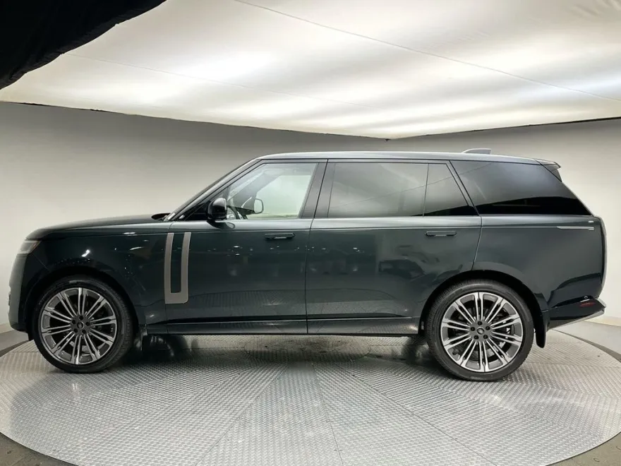 2025 Land Rover Range Rover SE photo 1