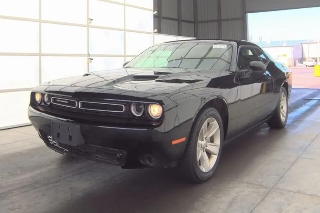 2023 Dodge Challenger SXT photo 1