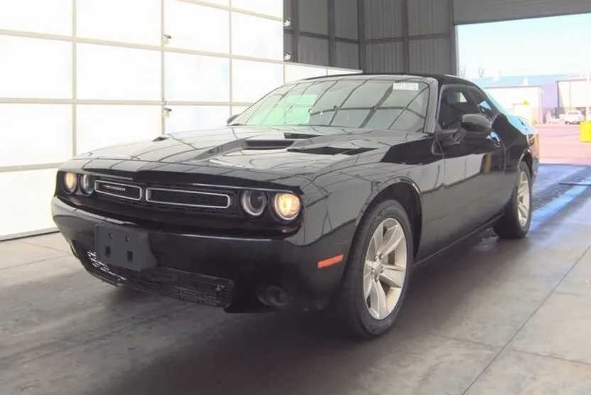 2023 Dodge Challenger SXT photo 1
