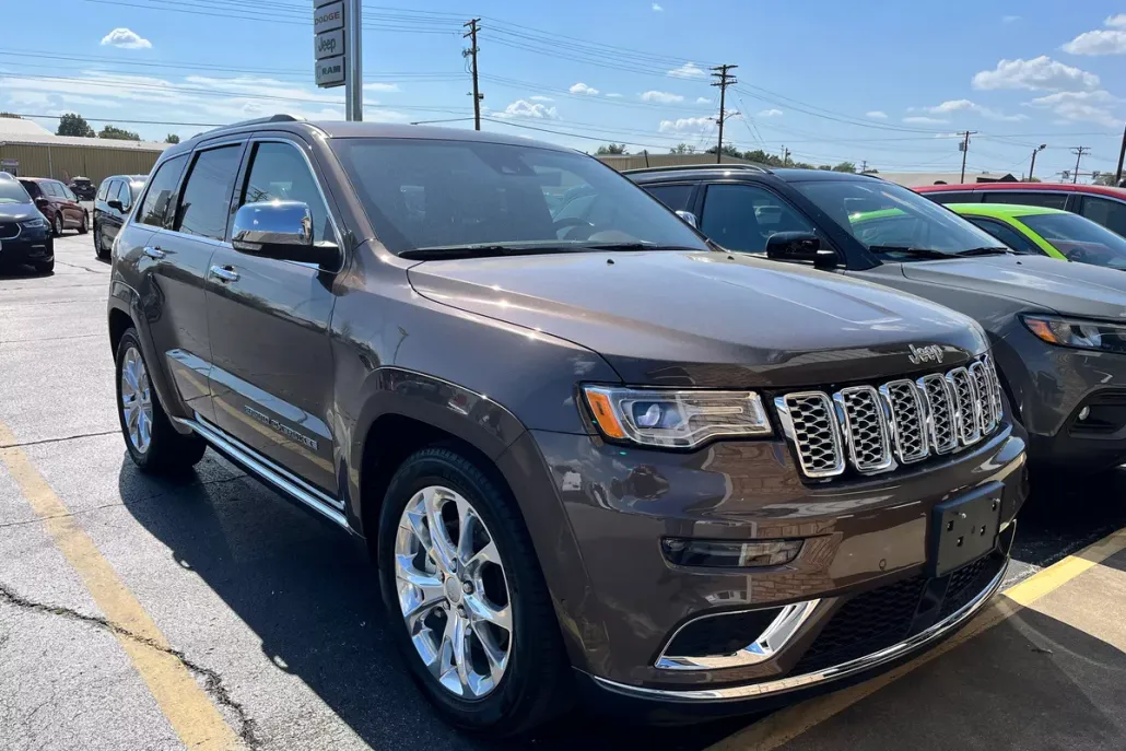 2021 Jeep Grand Cherokee Summit photo 1