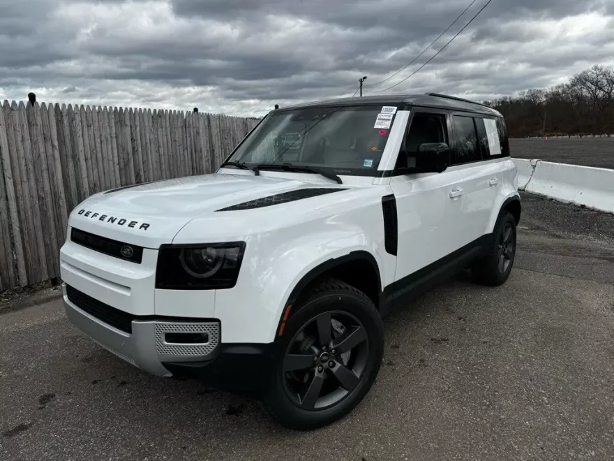 2025 Land Rover Defender S photo 1