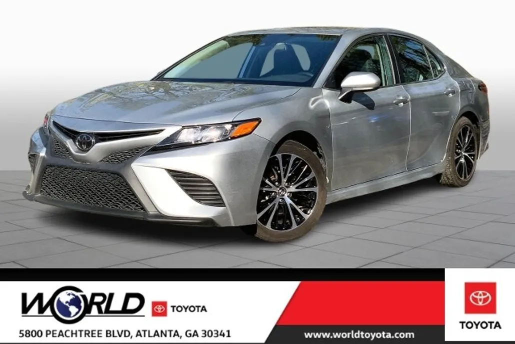 2020 Toyota Camry SE photo 1