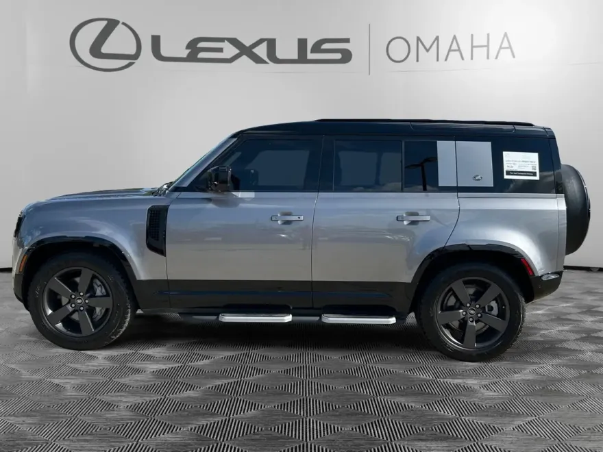 2023 Land Rover Defender 110 X-Dynamic SE photo 1