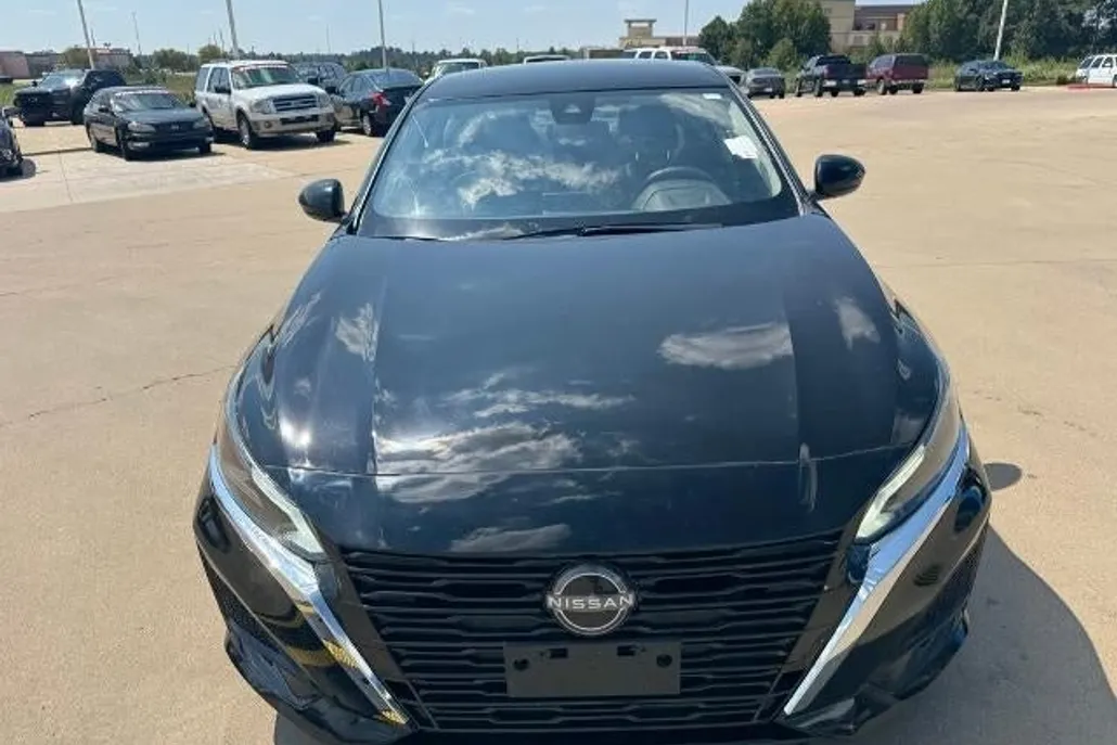 2023 Nissan Altima 2.5 SV photo 1
