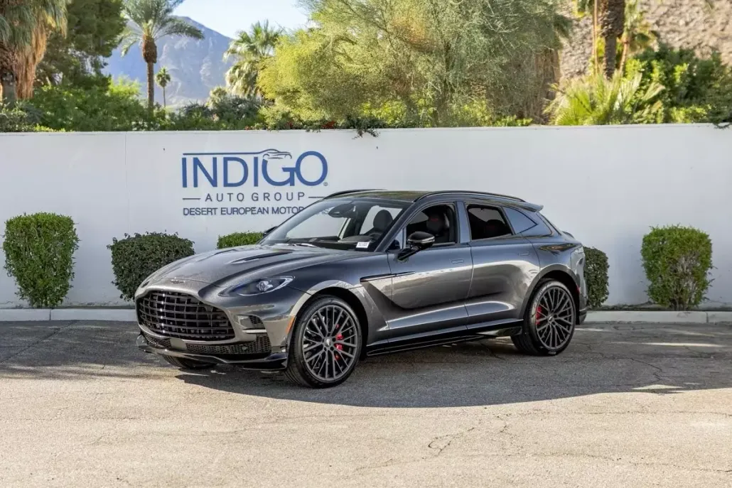 2025 Aston Martin DBX photo 1