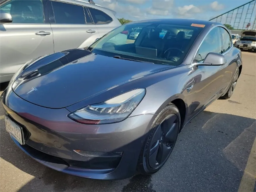 2018 Tesla Model 3 Long Range photo 1