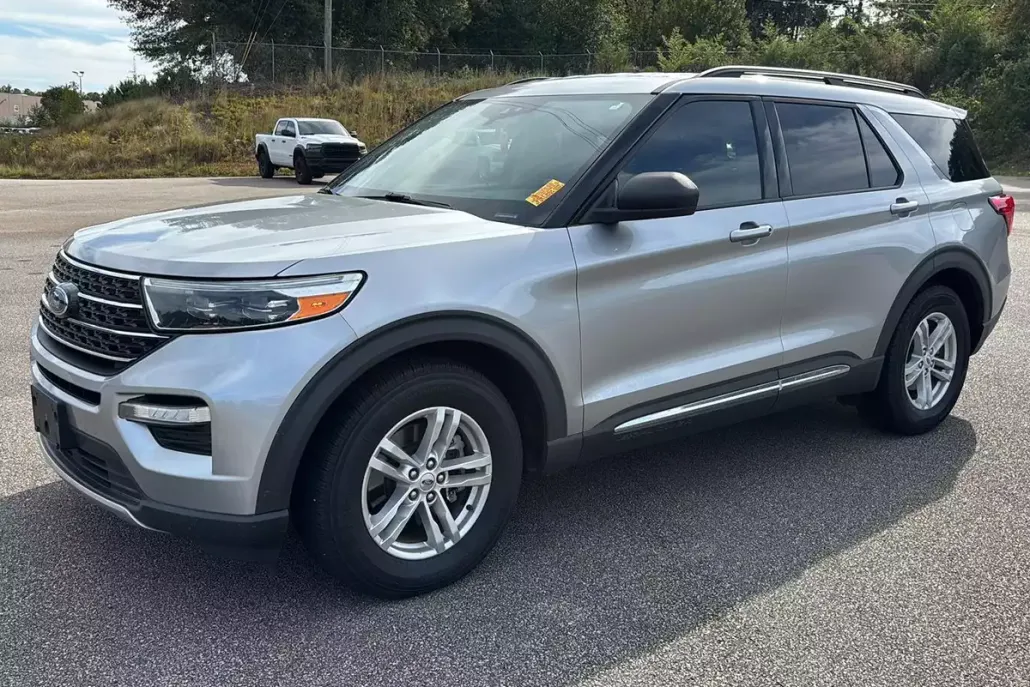 2021 Ford Explorer XLT photo 1
