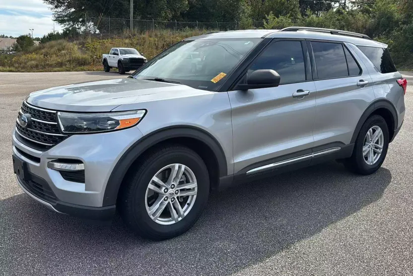 2021 Ford Explorer XLT photo 1