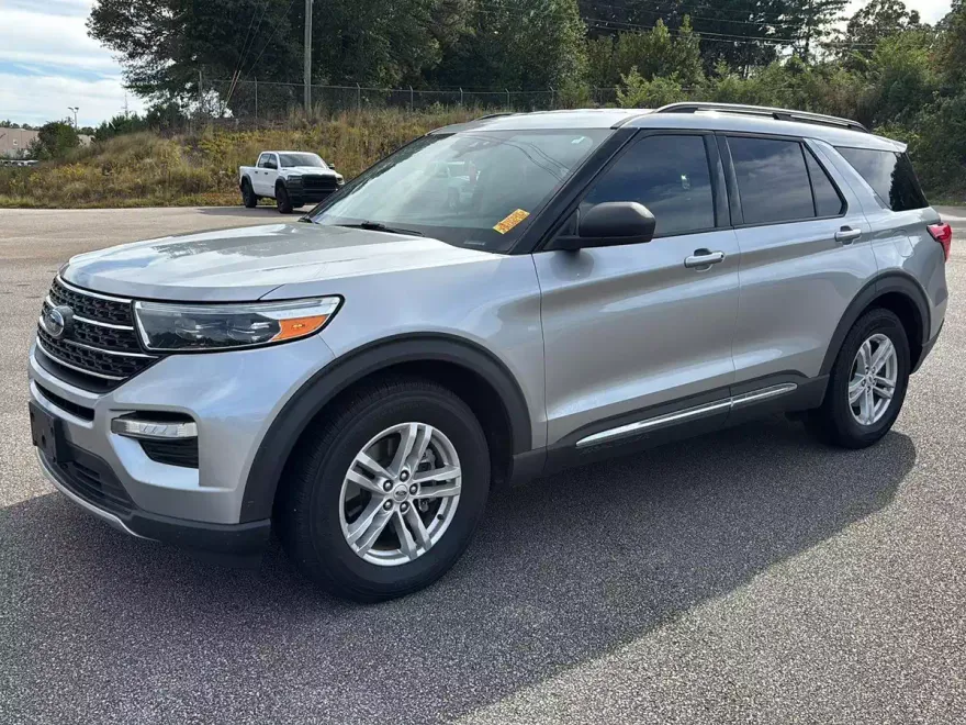 2021 Ford Explorer XLT photo 1