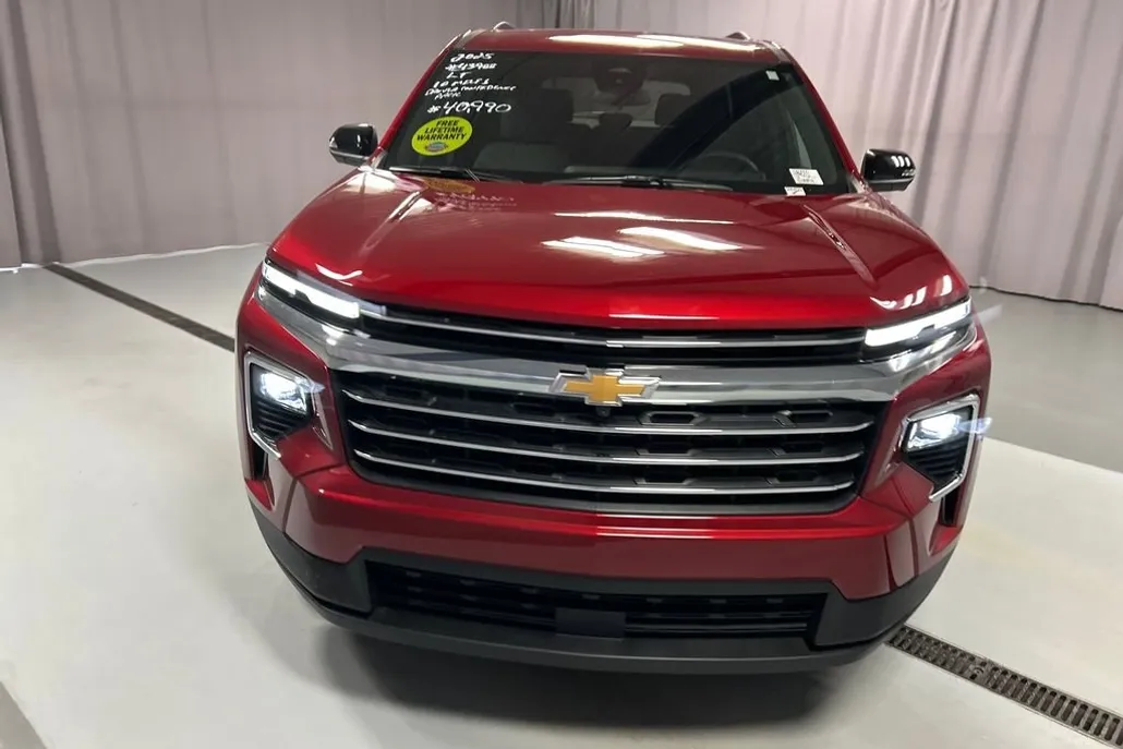 2025 Chevrolet Traverse photo 1