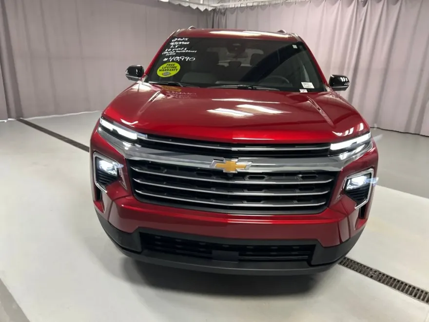 2025 Chevrolet Traverse photo 1