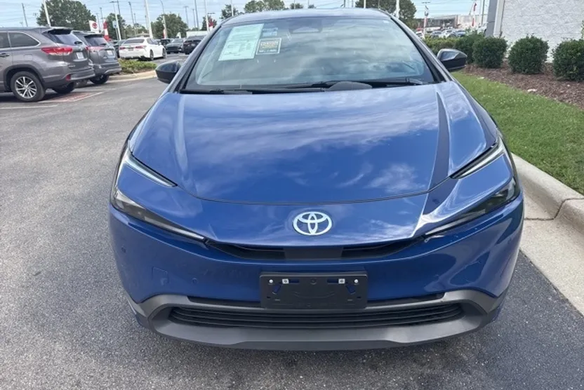 2024 Toyota Prius LE photo 1