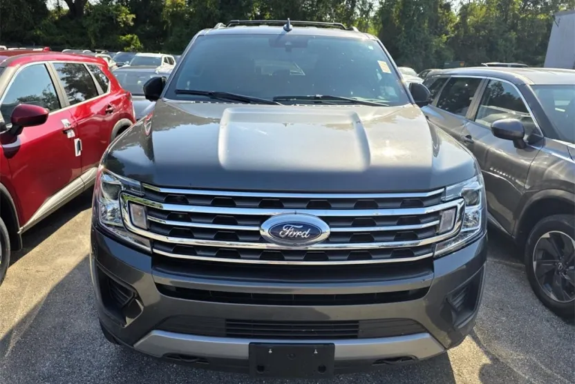 2021 Ford Expedition XLT photo 1
