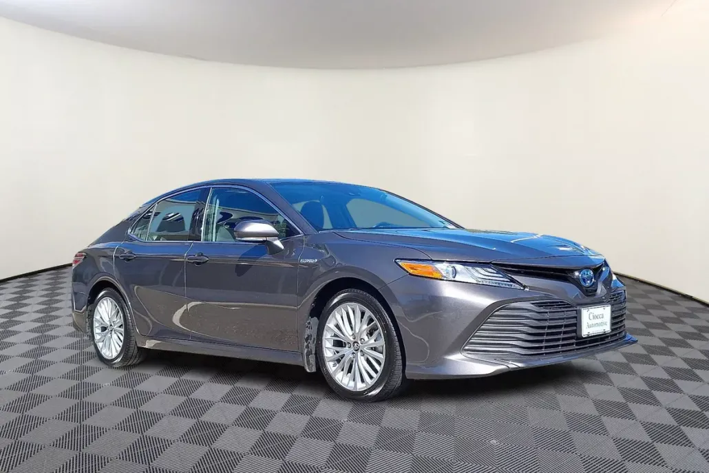 2020 Toyota Camry Hybrid XLE photo 1