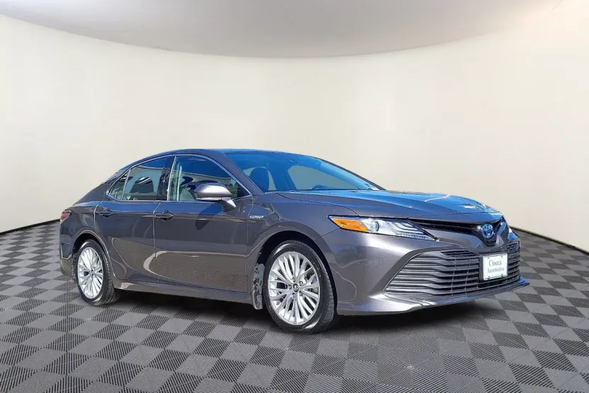 2020 Toyota Camry Hybrid XLE photo 1