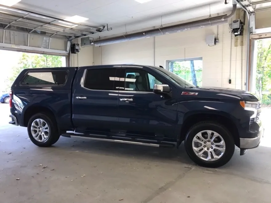 2023 Chevrolet Silverado 1500 LTZ photo 3