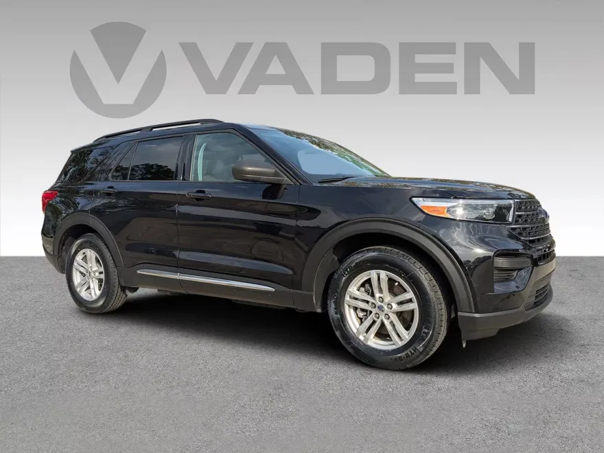 2022 Ford Explorer XLT photo 1