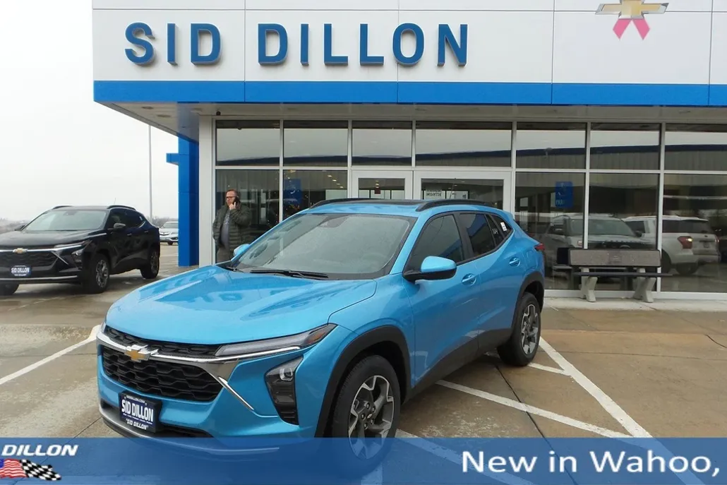 2025 Chevrolet Trax LT photo 1