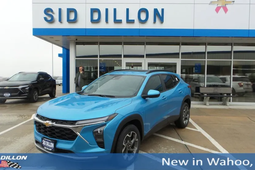 2025 Chevrolet Trax LT photo 1