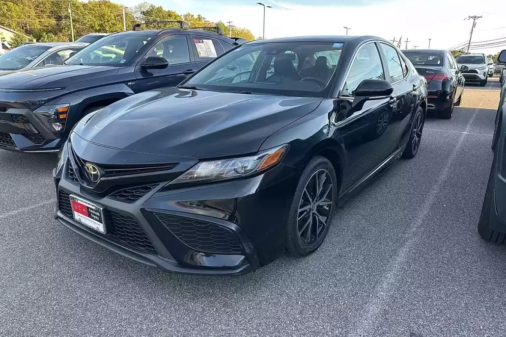 2024 Toyota Camry SE photo 1