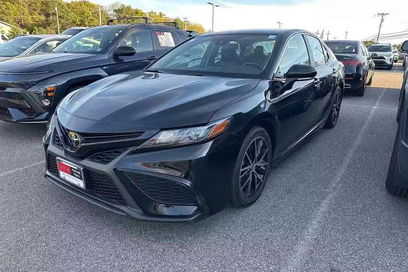 2024 Toyota Camry SE photo 1