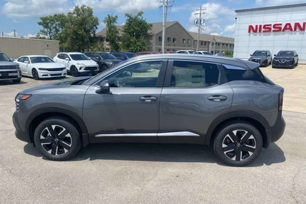 2025 Nissan Kicks SV photo 1