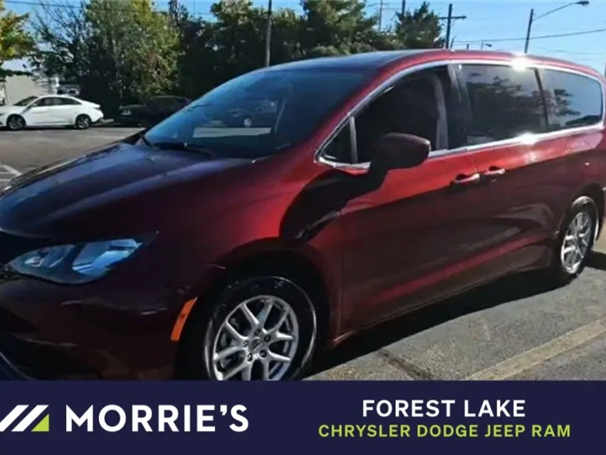 2023 Chrysler Voyager LX photo 1