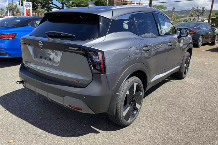 2025 Nissan Kicks SR photo 1