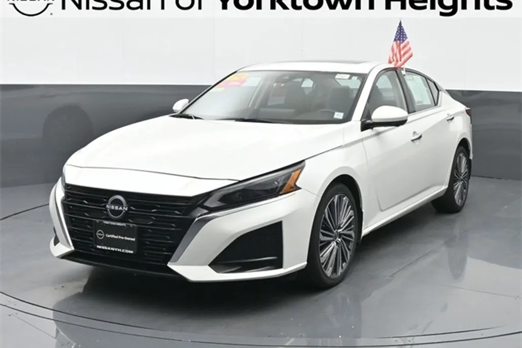 2024 Nissan Altima 2.5 SL photo 1