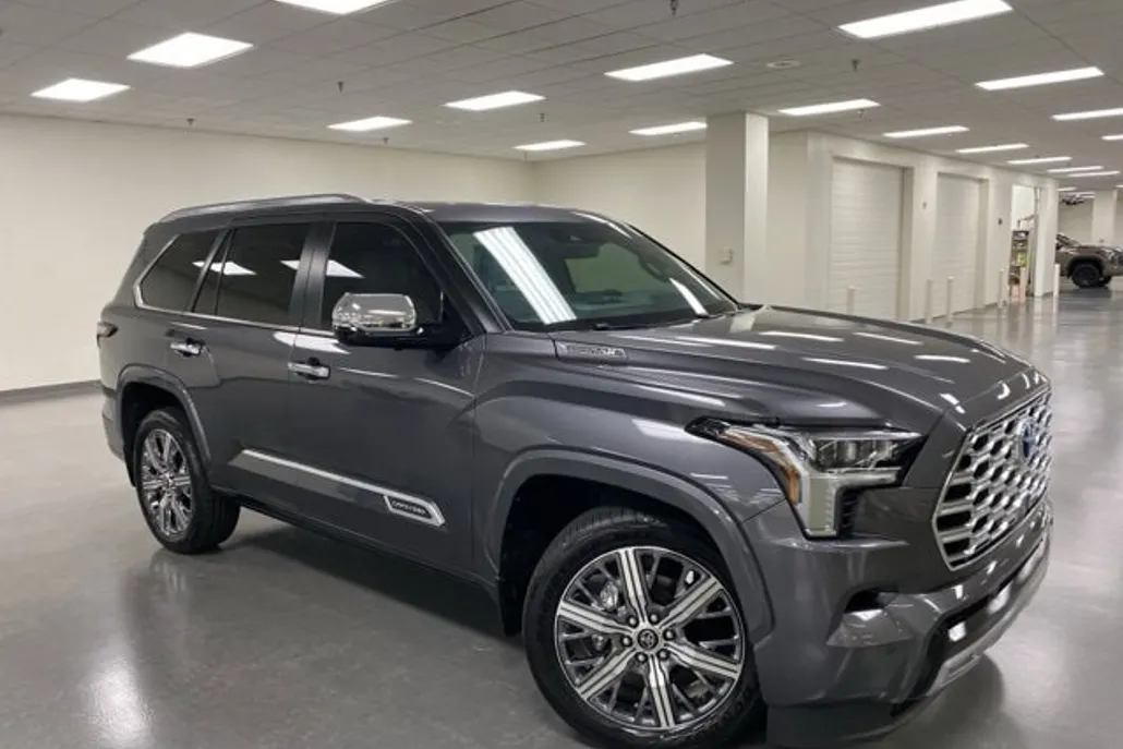 2024 Toyota Sequoia Capstone photo 1