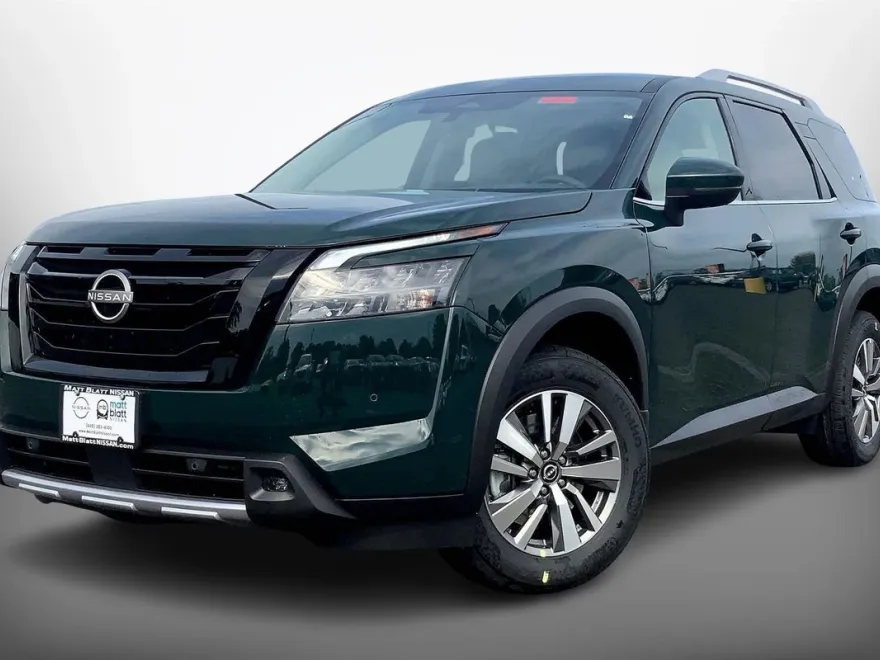 2025 Nissan Pathfinder SL photo 1