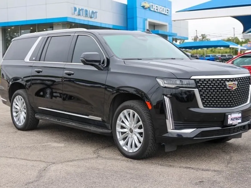 2023 Cadillac Escalade ESV Luxury photo 1