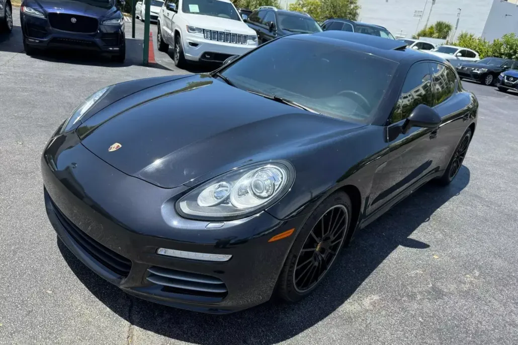 2016 Porsche Panamera Base photo 1