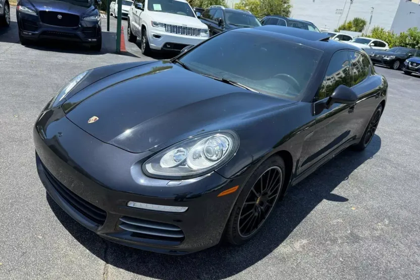 2016 Porsche Panamera Base photo 1
