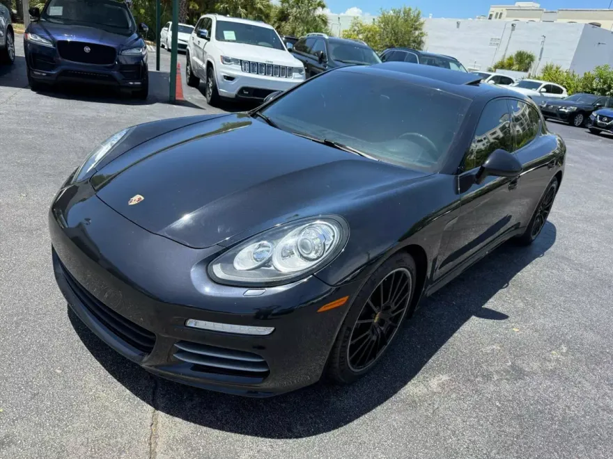 2016 Porsche Panamera Base photo 1