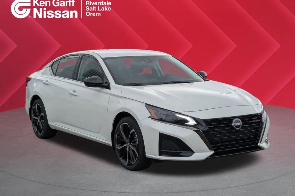 2025 Nissan Altima SR photo 1