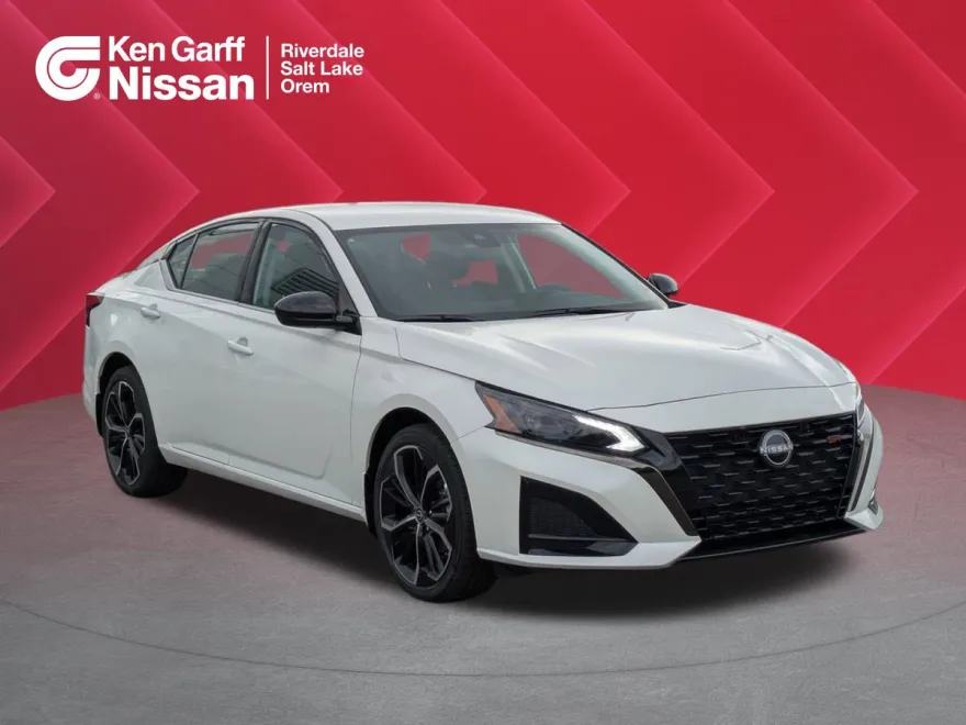 2025 Nissan Altima SR photo 1