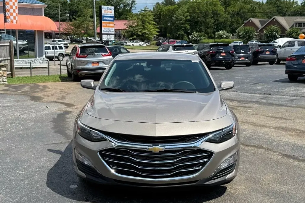 2023 Chevrolet Malibu 1LT photo 1
