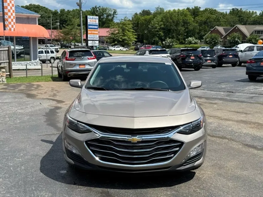 2023 Chevrolet Malibu 1LT photo 1