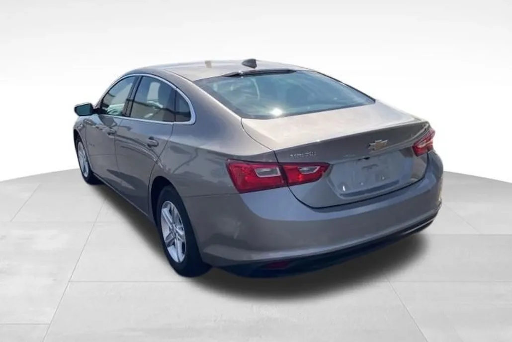 2023 Chevrolet Malibu 1LT photo 1